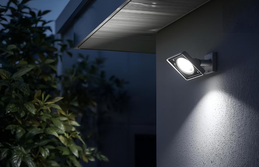 Advanced 4K Floodlight Cameras with AI-Powered Person Detection and Infrared Night Vision